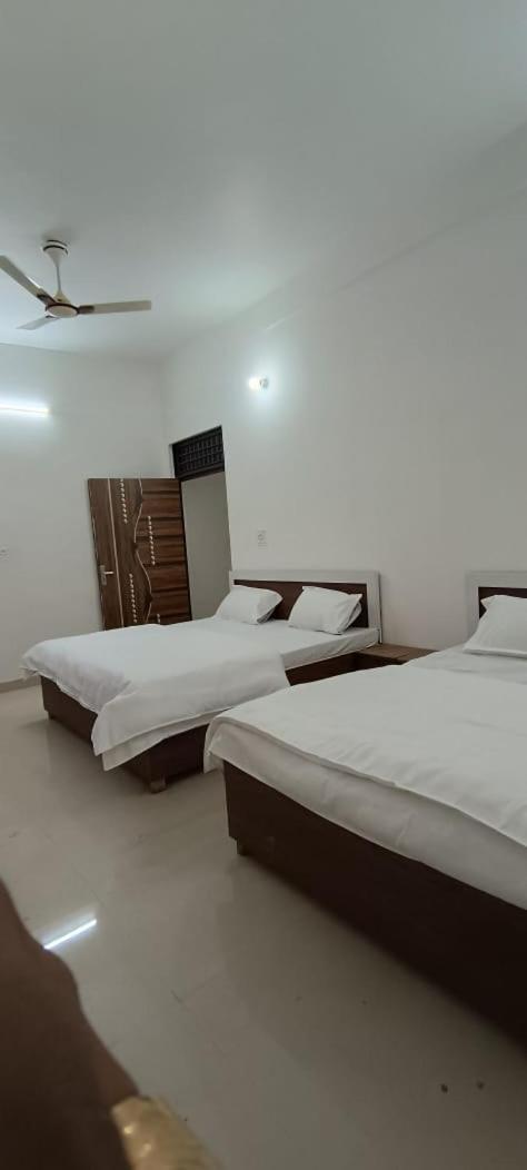 Geeta Dham Hotel Vrindavan Exterior photo